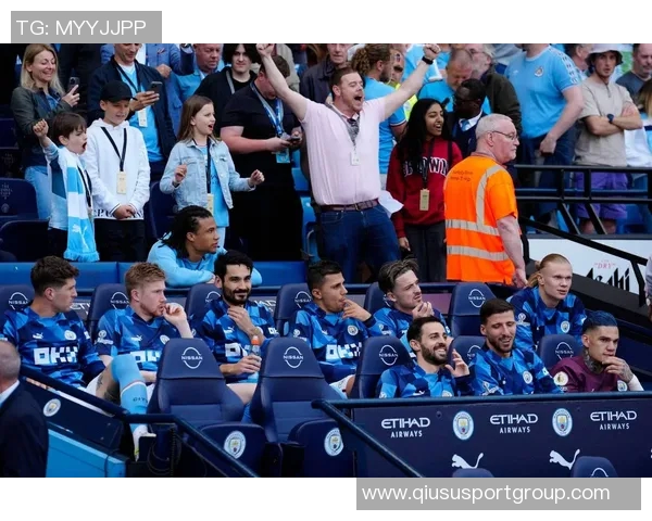 曼城失球引发瓜迪奥拉怒火攻心狂砸替补席座椅面红耳赤 曼城失球引发瓜迪奥拉怒火攻心狂砸替补席座椅面红耳赤