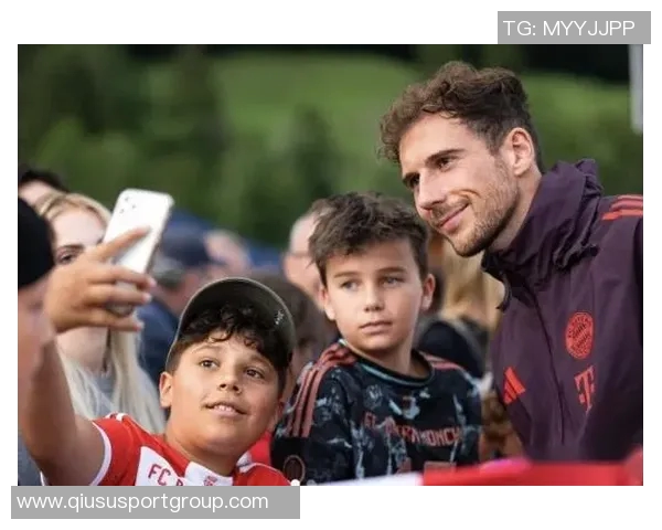 格雷茨卡社交媒体清空踢球照片引发离队猜测与近期辱骂回应