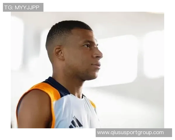 伊桑绝平巴黎姆巴佩晒弟弟照片称赞我的明星男孩展现疯狂剧本